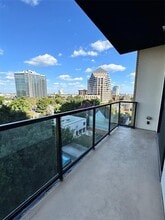 2620 Maple Ave in Dallas, TX - Building Photo - Building Photo