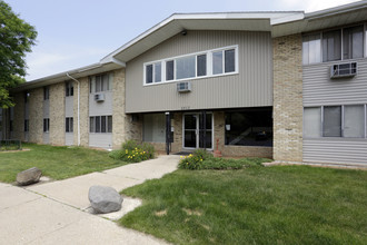 Seville Apartments in Whitewater, WI - Foto de edificio - Building Photo