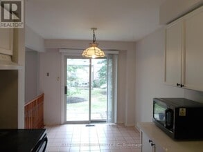 2550 Thomas St in Mississauga, ON - Building Photo - Building Photo