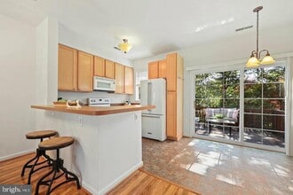 23110 Blackthorn Square in Sterling, VA - Building Photo - Building Photo