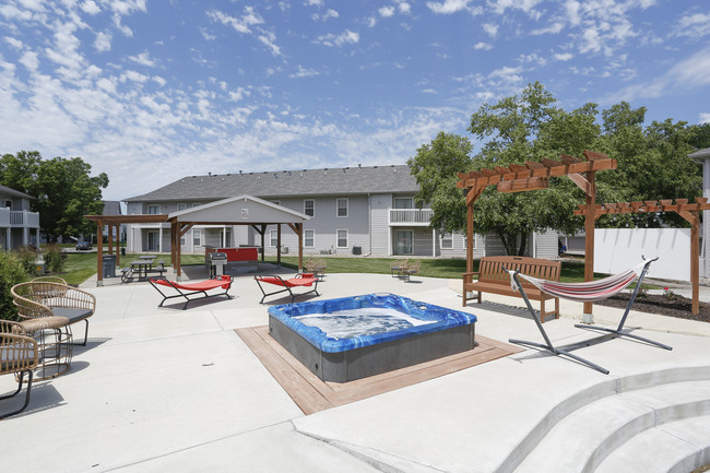 Stadium Walk Apartments in Lincoln, NE - Building Photo - Building Photo