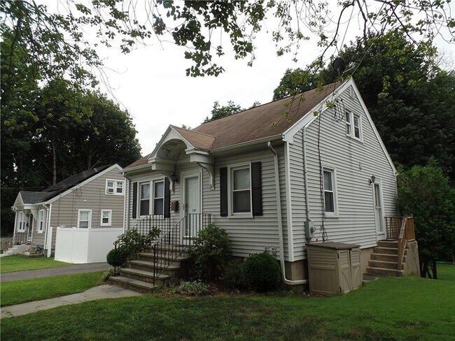 110 Knowlton St in Stratford, CT - Building Photo - Building Photo