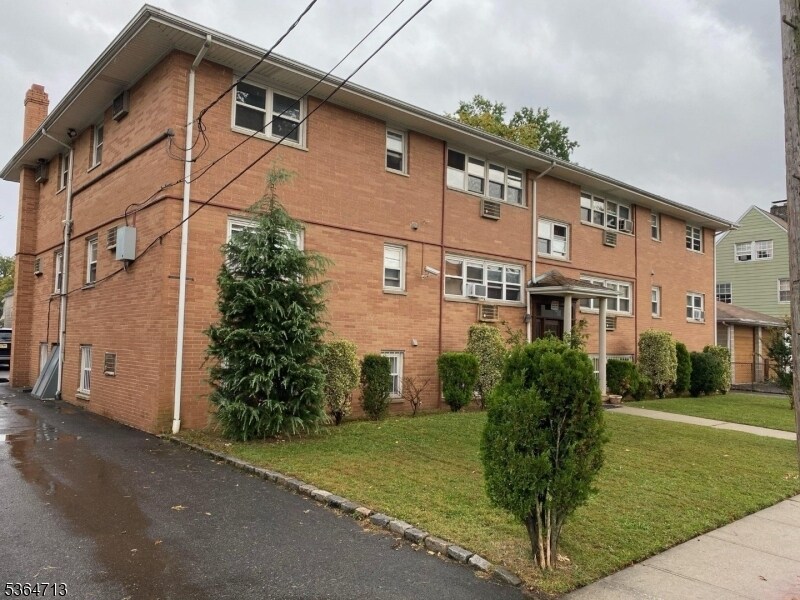 745-751-751 Hazard Pl in Elizabeth, NJ - Building Photo