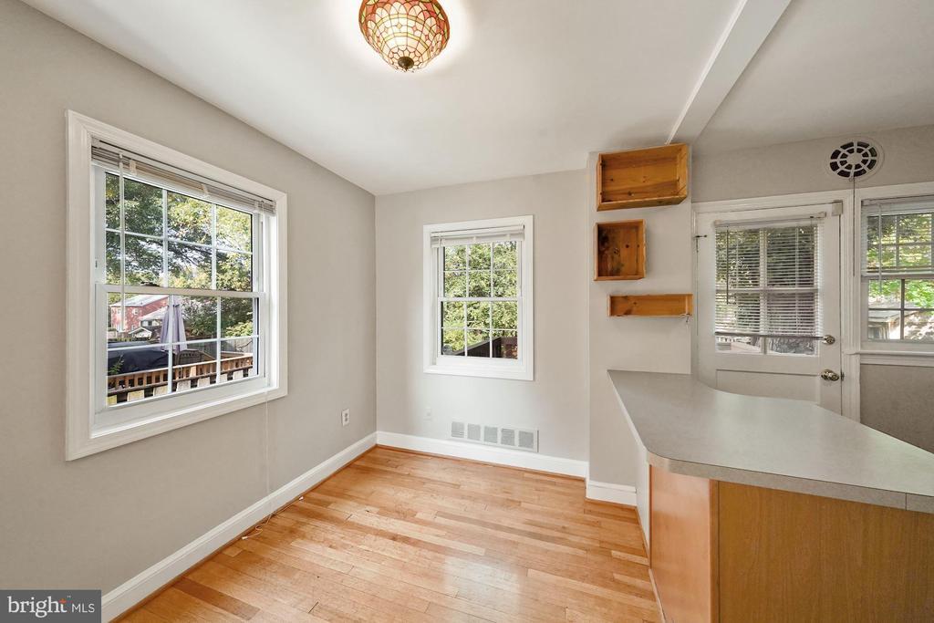 14 E Myrtle St in Alexandria, VA - Foto de edificio