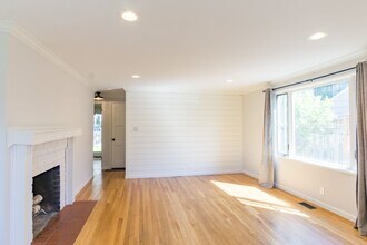 7736 38th Ave NE in Seattle, WA - Building Photo - Building Photo