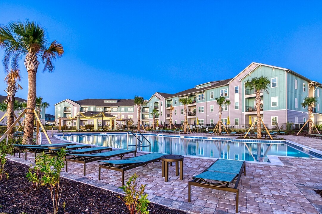 East Bay Flats in Parker, FL - Foto de edificio