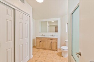 18063 Burbank Blvd in Los Angeles, CA - Building Photo - Building Photo