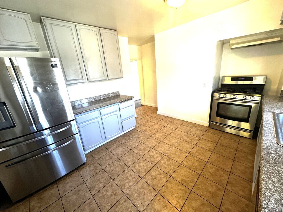 9380 Thermal St in Oakland, CA - Building Photo
