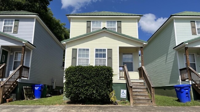 property at 811 Folmar St