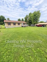 304 1st St in Milton, WV - Building Photo