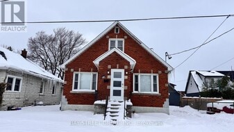5513 Spring St in Niagara Falls, ON - Building Photo