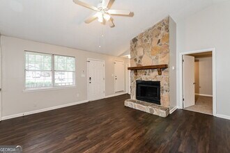 5348 Kirk Dr in Atlanta, GA - Foto de edificio - Building Photo