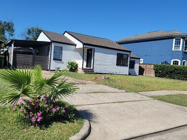 property at 1112 Sunset Dr