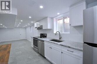 75 Woodhaven Rd in Kitchener, ON - Building Photo - Building Photo