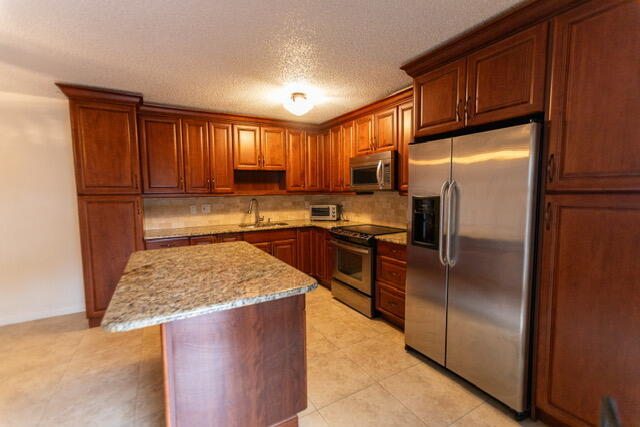 2060 SW 90th Ave in Davie, FL - Foto de edificio - Building Photo