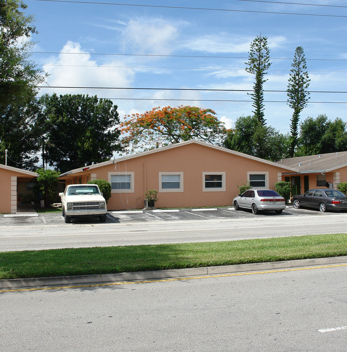 5952 NW 19th St in Fort Lauderdale, FL - Building Photo