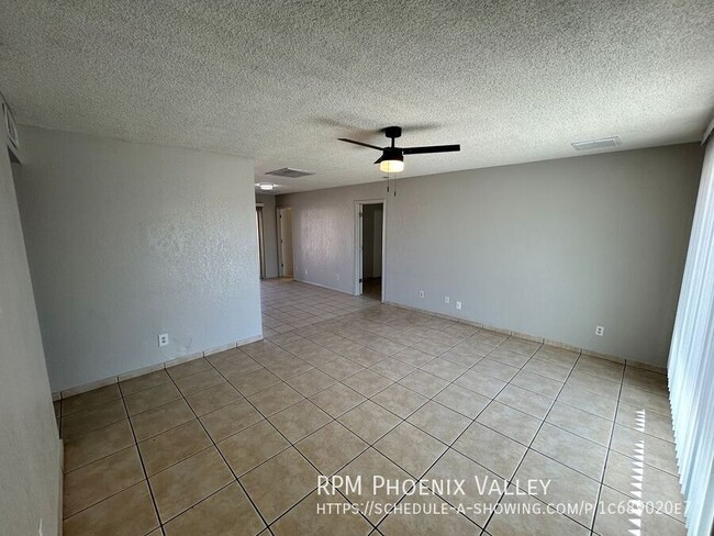 8820 W Elm St in Phoenix, AZ - Building Photo - Building Photo