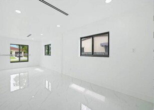 6401 SW 38th St in Miami, FL - Building Photo - Building Photo