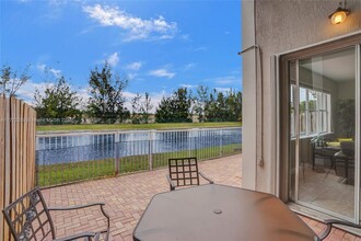 7978 NW 116th Ave in Medley, FL - Building Photo - Building Photo
