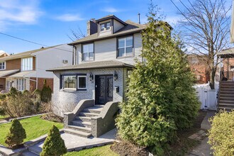 54 Lawton Ave in Cliffside Park, NJ - Foto de edificio - Building Photo