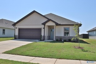 207 Shangrila Wy in Meridianville, AL - Building Photo