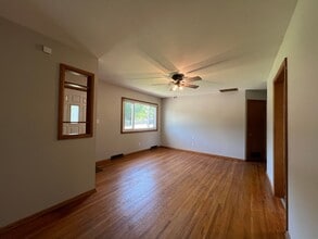201 E Meadowlark Rd in Derby, KS - Building Photo - Building Photo
