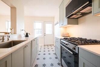 2040 Montreal Ave in St. Paul, MN - Building Photo - Building Photo