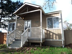 7061 16th Ave SW in Seattle, WA - Building Photo