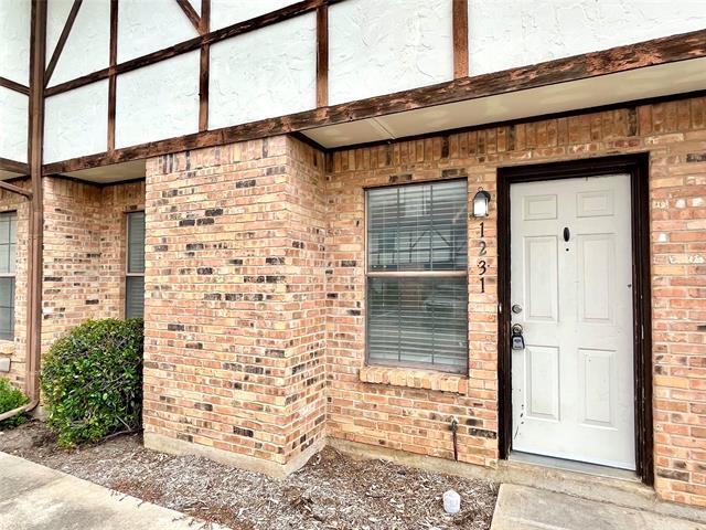 1231 Dallas Dr in Denton, TX - Building Photo - Building Photo