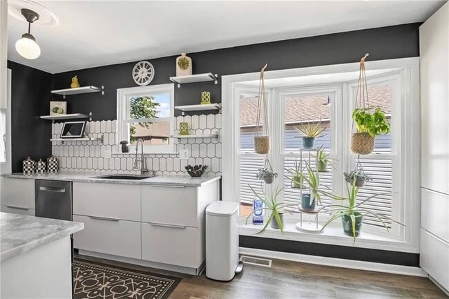 8307 N Chatham Ave in Kansas City, MO - Foto de edificio - Building Photo