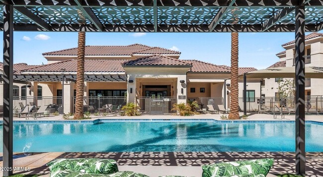 5885 S 32nd St, Unit B3 in Phoenix, AZ - Foto de edificio - Building Photo