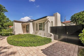 440 Zamora Ave in Coral Gables, FL - Foto de edificio - Building Photo