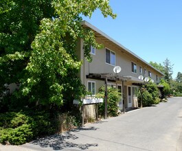 2106 1st St in Napa, CA - Foto de edificio - Building Photo