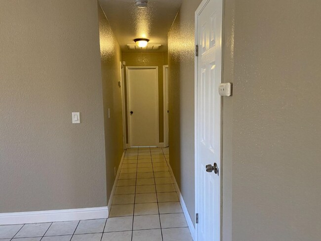 700 Lacross Ct in Modesto, CA - Building Photo - Building Photo