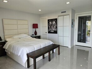 6901 Edgewater Dr, Unit # 311 in Coral Gables, FL - Building Photo - Building Photo