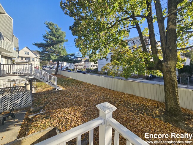 146 N Beacon St in Boston, MA - Foto de edificio - Building Photo