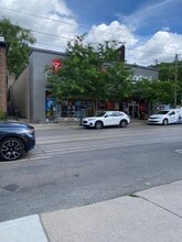 2449 Queen St E in Toronto, ON - Building Photo - Building Photo