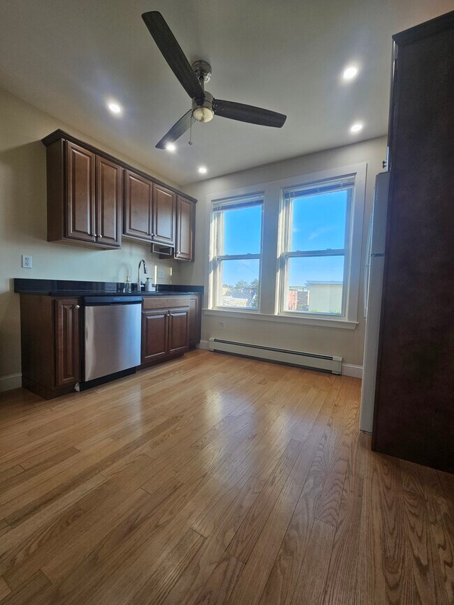 46 Breed St, Unit 2 in Boston, MA - Foto de edificio - Building Photo