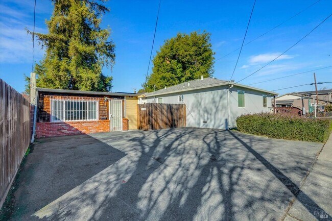 1173 E 5th St in Benicia, CA - Building Photo - Building Photo
