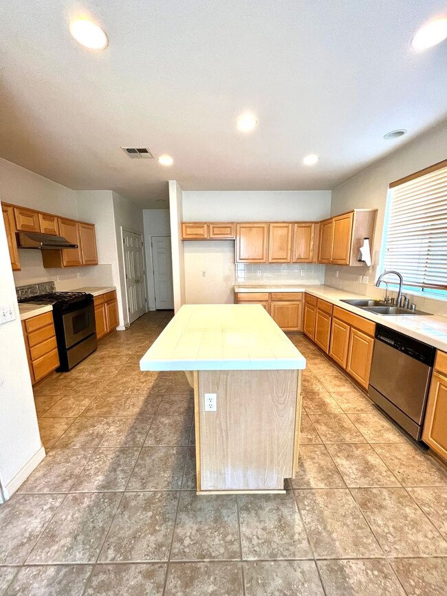 2723 Bertolani Cir in Elk Grove, CA - Building Photo - Building Photo