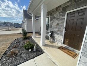 156 Babbling Brk Dr in Clayton, NC - Building Photo - Building Photo