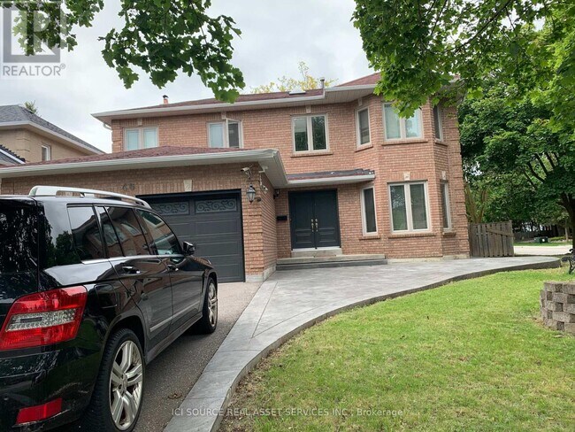 46 Somerset Crescent in Richmond Hill, ON - Building Photo - Building Photo