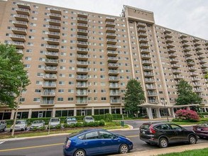 1225 Martha Custis Dr-Unit -N/A in Alexandria, VA - Foto de edificio - Building Photo