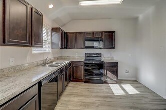 1601 Oriole St in Ennis, TX - Building Photo - Building Photo