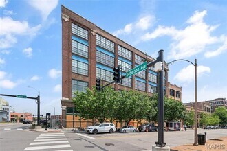 2323 Locust St, Unit 308 in St. Louis, MO - Building Photo - Building Photo