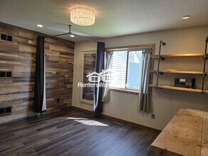 930 Aspen Cir in Watertown, MN - Foto de edificio - Building Photo