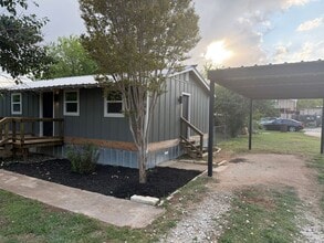 909 Hackberry St in Blanco, TX - Building Photo - Building Photo