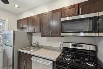 826 E Henry Clay St in Whitefish Bay, WI - Building Photo - Building Photo