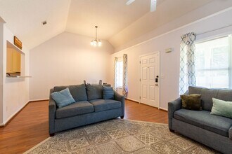 3865 Cypress Pointe Dr in Union City, GA - Building Photo - Building Photo