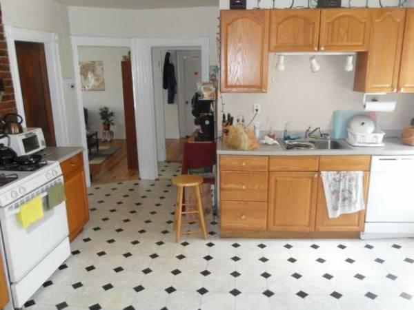 36 Brackett St, Unit 3 in Boston, MA - Building Photo - Building Photo